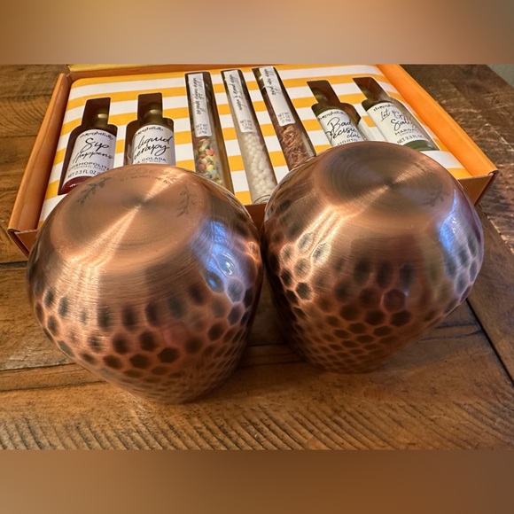 Christmas Gift Cocktail Set with 2 Mule Cups - Picture 5 of 6